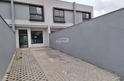 Sobrado no bairro da velha com 2 suítes, 2 vagas de garagem e amplo espaço de terreno