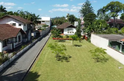 Itoupava seca amplo terreno com 1.589,41 m² casa com 240m² com 4 dormitórios sendo duas suítes.