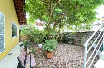 Casa térrea no bairro da velha apta para financiamento, com 3 dormitórios sendo uma suíte e amplo espaço externo!