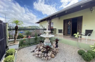 Excelente casa com piscina e ampla área de festas perto da cooper da itoupava norte!