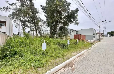 Terreno com 393,36m², a cerca de 400 metros do mar, no centro de balneário piçarras/sc (cód. 16044)