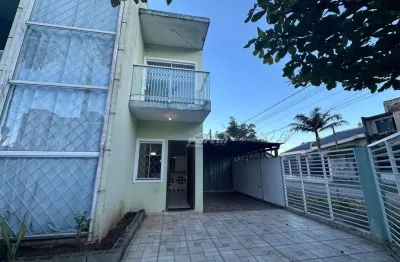 Casa de 2 dormitórios, área de festas e garagem, a cerca de 500 metros do mar no bairro itacolomi em balneário piçarras/sc (cód. 16277)