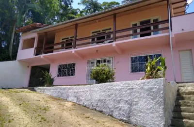 Casa com 03 dormitórios, sendo uma suíte, próximo ao sesi, no bairro vorstadt em blumenau!