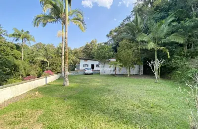 Casa térrea com amplo terreno, no bairro badenfurt em blumenau/sc!