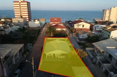 Terreno de 600m2 a 100 metros da praia, no centro de barra velha!