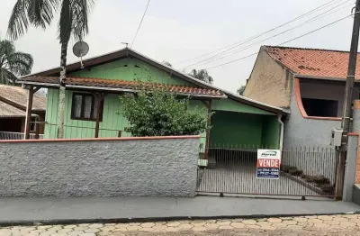 Casa mista com 3 dormitórios e emplo espaço com árvores frutíferas no bairro salto weissbach em blumenau!