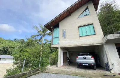 Casa à venda, com 4 dormitórios sendo 1 suíte, na coronel feddersen, no bairro itoupava seca em blumenau!