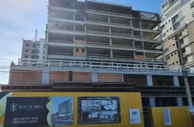 Apartamento, 03 suítes, vista mar, no centro de navegantes sc (cód.18639)