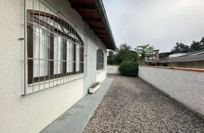 Casa com 3 dormitórios e área de festas, no bairro gasparinho próxima ao centro de gaspar!
