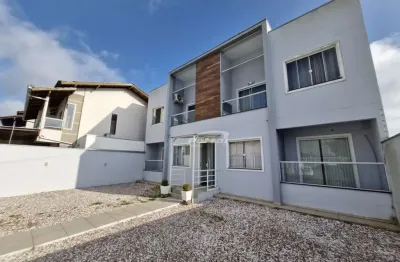 Excelente apartamento próximo a praia com duas vagas de garagem descobertas.