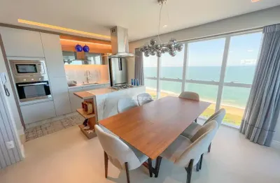 Apartamento frente mar, finamente mobiliado e decorado em empreedimento alto padrão da vetter empreendimentos com 3 suítes e 2 vagas de garagem!!