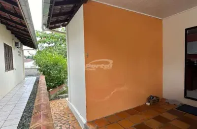 Excelente casa, 04 dormitórios, 200 metros do mar, itajuba, barra velha sc (cód.19006)