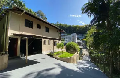 Excelente casa mobiliada, com 4 dormitórios e piscina no bairro da velha em blumenau!