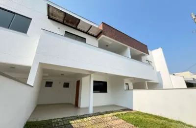 Excelente sobrado com 3 dormitórios, sendo 1 suíte com sacada e garagem coberta, no bairro velha central em blumenau!