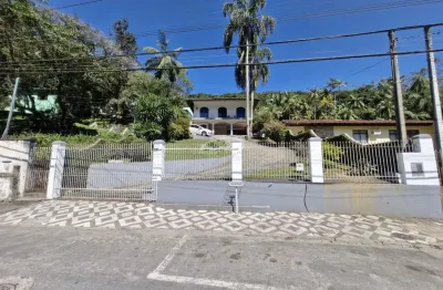 Casa com 5 dormitórios sendo um deles suíte máster com closet, no bairro ribeirão fresco em blumenau!
