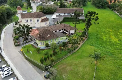 Ampla casa próximo à karsten, no bairro testo salto, com duas casas em um terreno de 2.130,30m²!