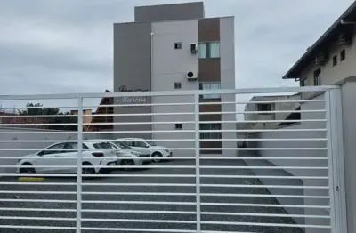 Ótimo apartamento em penha a poucos metros do mar e próximo ao beto carrero (ref 20051)