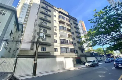 Imóvel com 201m² contendo 03 dormitórios, sendo 01 suíte master com closet e vista para o mar, ampla sala de estar, cozinha ampla e bem equipada, sala de jantar, banheiro social, área de serviço com b