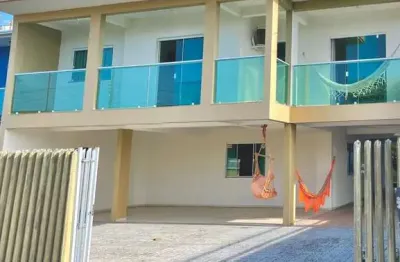 Excelente sobrado alto padrão com 5 dormitórios na praia do tabuleiro em barra velha.