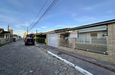 Casa com 2 dormitórios, 2 vagas de garagem no centro de balneário piçarras/sc (cód. 20355)