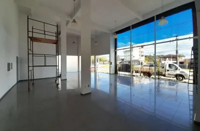 Loja térrea com fachada em vidro disponível para locação no bairro sete de setembro – gaspar/sc