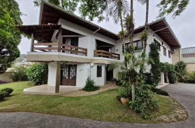 Excelente casa localizada no bairro vorstadt em blumenau/sc.