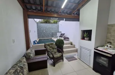 Sobrado com 2 dormitórios, 2 vagas de garagem e piscina, no bairro velha central em blumenau