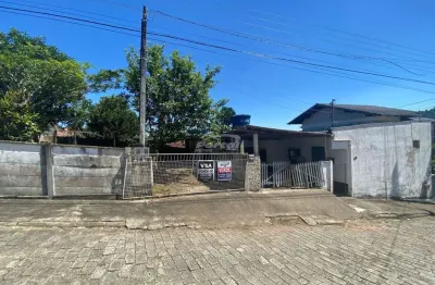 Terreno com 300m2 e localização incrivel na água verde