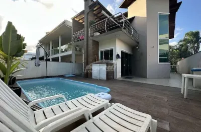 Casa com piscina em condominio fechado disponível para locação no centro de balneário piçarras/sc (cod. 20838)