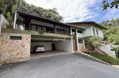 Surpreenda-se com esta casa plana, com piscina no bairro bom retiro em blumenau!
