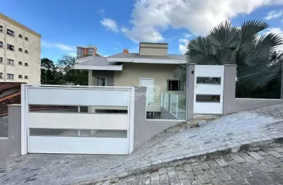Excelente casa residencial mobiliada localizada no bairro escola agrícola, um dos melhores bairros de blumenau!