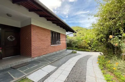 Casa de 3 quartos e terreno no bairro ponta aguda - totalizando 1.539m² de terreno, casa 242,32 m² averbado na matricula.