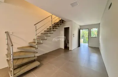Excelente sobrado semi-mobiliado, no bairro agua verde em blumenau!