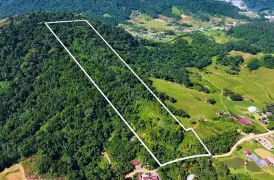 Terreno com mais de 43 mil m² de área, um lugar para investir em ecoturismo, lazer, pousadas ou qualquer empreendimento que valorize o meio ambiente e a cultura local.