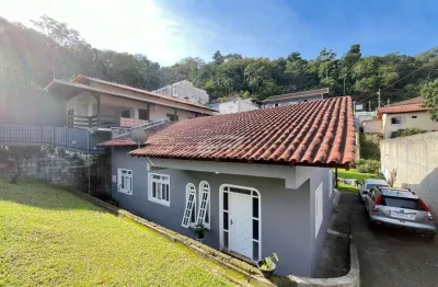 Excelente casa com amplo terreno na região da divinópolis para venda no bairro da velha!