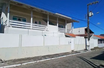 Casa residencial / comercial disponível para locação no bairro centro, em balneário piçarras/sc.