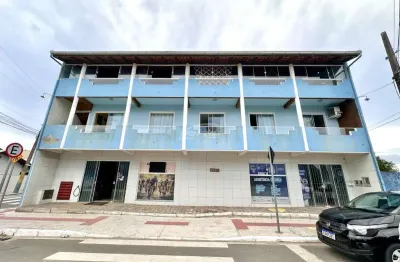 Prédio: 1 apartamento com área de festas e 2 salas comerciais no bairro meia praia em navegantes/sc (cód. 21709)