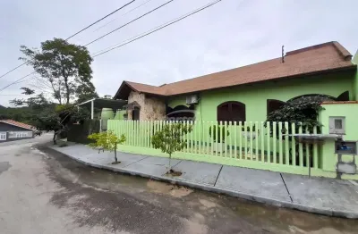 Casa alto padrão disponível para locação no bairro santa terezinha – gaspar/sc
