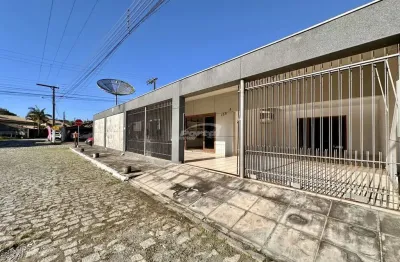 Casa com 3 dormitórios, sendo 1 suíte, piscina a 500 metros do mar no centro de balneário piçarras/sc (cód. 21863)