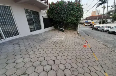 Loja térrea disponível para locação no bairro água verde, blumenau/sc.