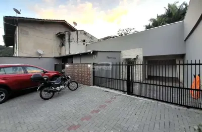 Apartamento/kitnet disponível para locação no bairro gasparinho, em gaspar/sc.