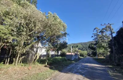 Terreno com 300,00m², a exatos 450,00 metros do mar, no bairro mariscal em bombinhas