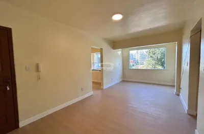 Apartamento reformado pronto para morar no centro de balneário piçarras apenas 200 metros da praia.