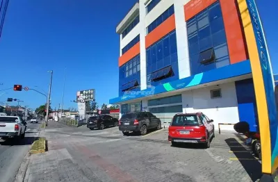 Sala comercial disponível para locação no bairro Itoupava Norte, em Blumenau/SC.