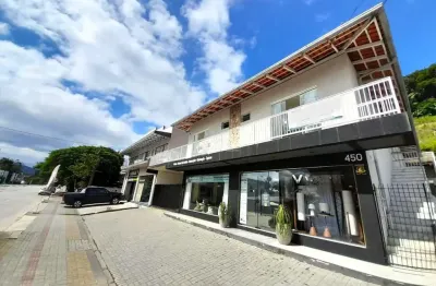 Sala comercial em piso superior disponível para locação no bairro sete de setembro – gaspar/sc