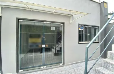 Sala comercial em excelente localização! sala com 70m², contendo 1 banheiro social e 2 vagas de estacionamento rotativo. espaço ideal para o seu escritório. ótima localização, em rua asfaltada com gra