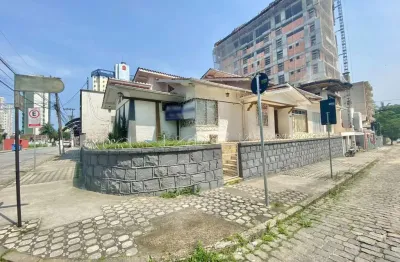 Ponto comercial com 444m² de area construida e 606m² de terreno, 09 salas, 01 cozinha com moveis sob medida, 04 banheiros, 02 areas de serviço, 02 vagas de garagem cobertas.