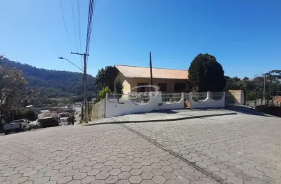 Casa com 3 dormitórios(sendo 1 suíte) para locação, no bairro velha central em blumenau!