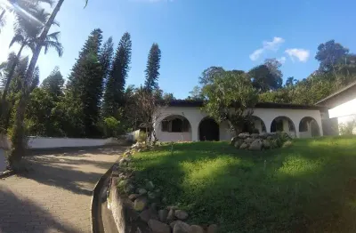 Casa com 3 quartos e amplo terreno disponível para locação no bairro vila nova - blumenau/sc
