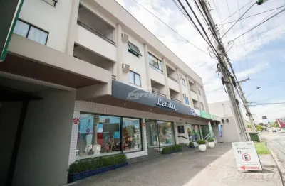 Apto com 1 dormitório com demais dependências e garagem.